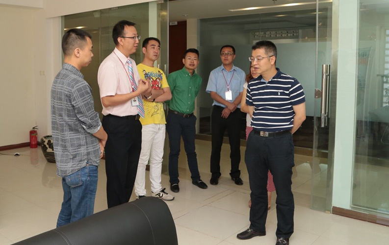 重慶市渝北區(qū)人民政府相關領導蒞臨云南天度集團考察，雙方將于近日簽訂投資合同，天度集團將在重慶投資設立控股子公司-重慶天度網(wǎng)絡信息技術有限公司，并建立200人規(guī)模的專業(yè)技術研發(fā)基地，此后將大大增強天度技術研發(fā)實力和公司綜合優(yōu)勢